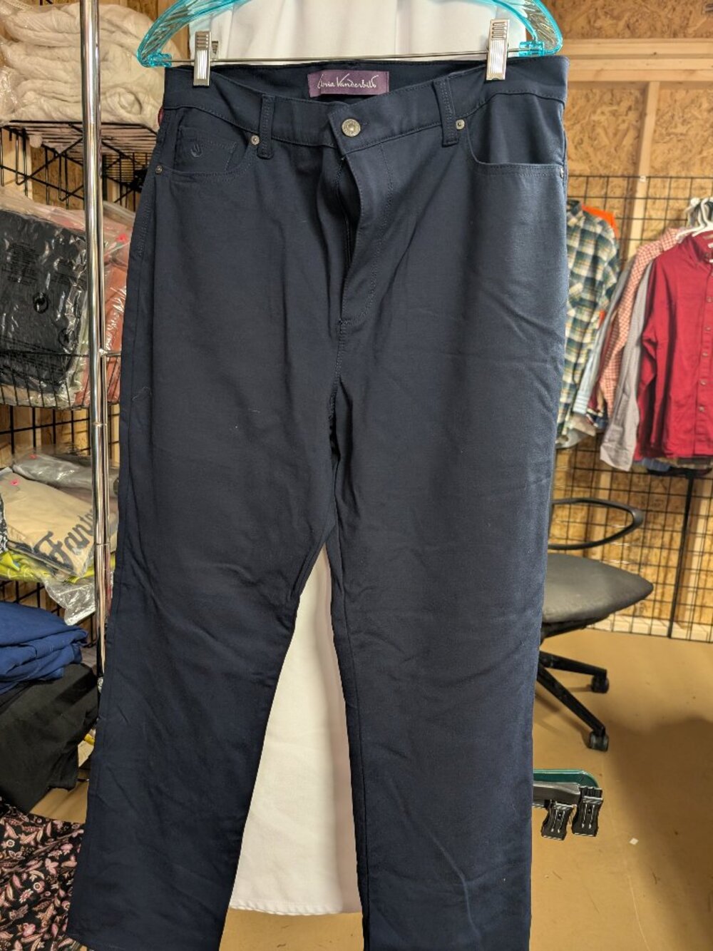 Gloria Vanderbilt Women's Pants Size 16 - Classic Design
